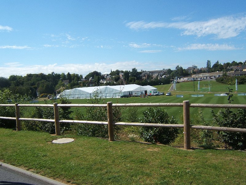2011-07-31 18 Chapiteaux restauration de la permanence.JPG